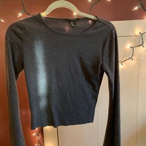 Flowy sleeve grey crop top so cute !!